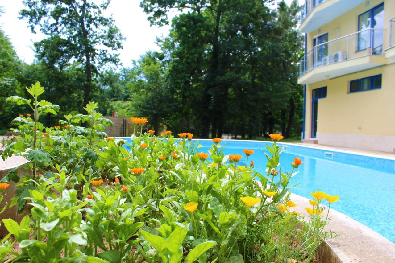 Pop Art Hotel Primorsko Exterior photo